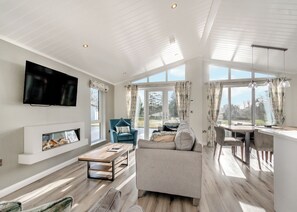 Living area - 4 bedroom accommodation in Faringdon (Faringdon)