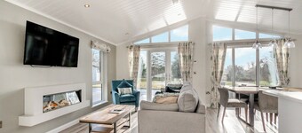 4 bedroom accommodation in Faringdon