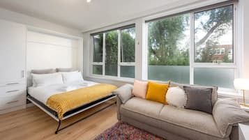 Basic Apartment | 1 bedroom, iron/ironing board, bed sheets