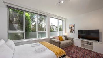 Basic Apartment | 1 bedroom, iron/ironing board, bed sheets