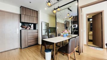 Luxury Apartment, 1 Bedroom | In-room dining