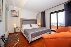 Grand Suite | Minibar, in-room safe, desk, laptop workspace - Baia Taormina - CDSHotels (Forza d'Agro)