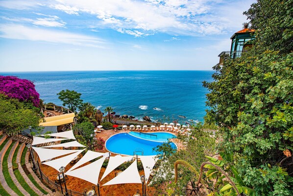 2 outdoor pools, pool umbrellas, pool loungers