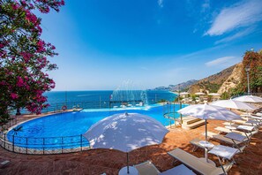 2 outdoor pools, pool umbrellas, pool loungers - Baia Taormina - CDSHotels (Forza d'Agro)