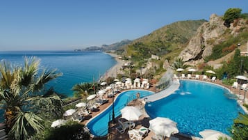 2 piscinas externas, guarda-sóis, espreguiçadeiras
