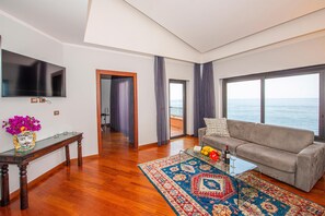 Grand Suite | 1 bedroom, minibar, in-room safe, desk