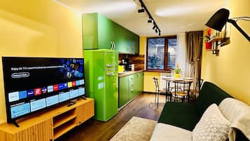 Apartamento ejecutivo | Zona de estar | Una televisión