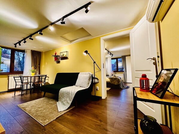Executive-Apartment | Wohnbereich | Fernseher
