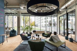 ロビー応接スペース