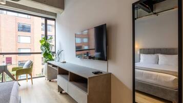 2 dormitoris, escriptori, planxa i posts de planxar i wifi