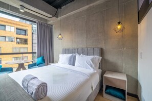 2 Schlafzimmer, Schreibtisch, Bügeleisen/Bügelbrett, WLAN