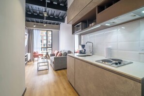 Fridge, microwave, oven, stovetop - w * | Splendid Loft in Parque Virrey (Bogotá)