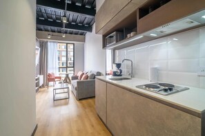 Fridge, microwave, oven, stovetop - w * | Splendid Loft in Parque Virrey (Bogotá)