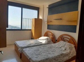 Apartment | 4 bedrooms, free WiFi, bed sheets