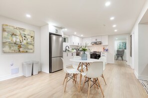 Fridge, microwave, oven, stovetop - Newly renovated 2 bedroom suite lower level. (Richmond Hill)