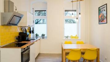 Fridge, oven, stovetop, dishwasher