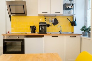 Refrigerador, horno, placa de cocina, lavavajillas