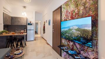 Boho Apartment | Private kitchen | Full-sized fridge, microwave, oven, stovetop