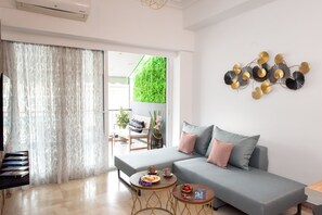 Boho Apartment | In-room safe, blackout drapes, soundproofing, iron/ironing board - Blue Ark Boho Stay at Acropolis (Athens)