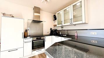 Réfrigérateur, four, plaque de cuisson, lave-vaisselle