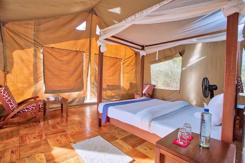 Tenda de campanya de luxe, 1 llit de matrimoni | Escriptori i wifi gratuïta