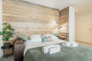 Schreibtisch, Bügeleisen/Bügelbrett, kostenloses WLAN, Bettwäsche