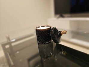Apartment | Pool - Canary Wharf Skyline Retreat (London)