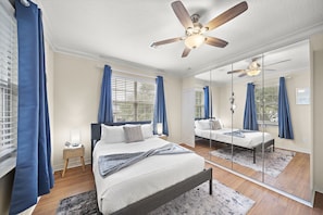 4 habitaciones, escritorio, tabla de planchar con plancha y wifi gratis