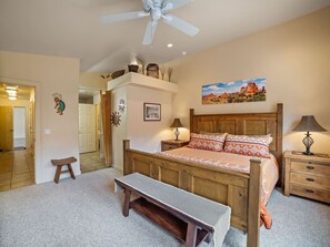 3 bedrooms, desk, iron/ironing board, travel crib - Rim Village X3 - Large Patio & Private Hot Tub (Moab)