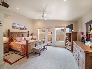 3 室のベッドルーム、デスク、旅行用ベビーベッド、WiFi