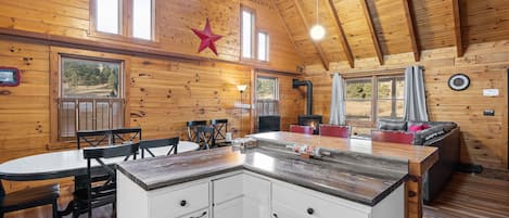 المنشأة من الداخل