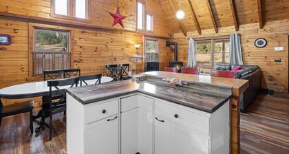 Cozy Cabin with Views