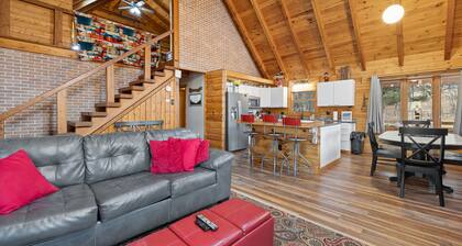 Cozy Cabin with Views