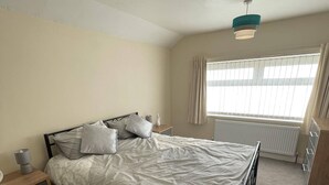 Room - Inviting Detached 3-bed House in Stockton-on-tees (Stockton-on-Tees)