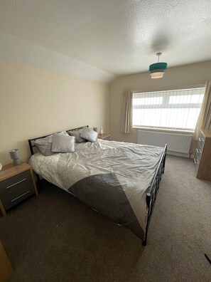 3 bedrooms, iron/ironing board, free WiFi, bed sheets - Inviting Detached 3-bed House in Stockton-on-tees (Stockton-on-Tees)