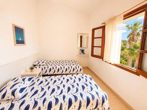 4 bedrooms, WiFi (free), bed sheets - Mediterranean Villa in Costa Brava with Pool, Garden, and Close to Beach (Calonge)