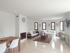 TV, fireplace - Mediterranean Villa in Costa Brava with Pool, Garden, and Close to Beach (Calonge)