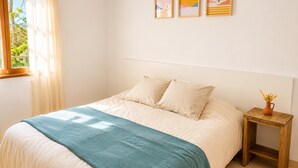 4 bedrooms, WiFi (free), bed sheets - Mediterranean Villa in Costa Brava with Pool, Garden, and Close to Beach (Calonge)