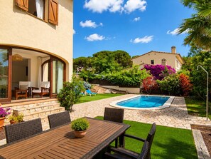 Pool - Mediterranean Villa in Costa Brava with Pool, Garden, and Close to Beach (Calonge)