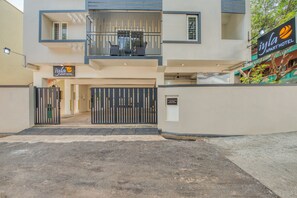 Property entrance - Iyla Apart Hotel (Puducherry)