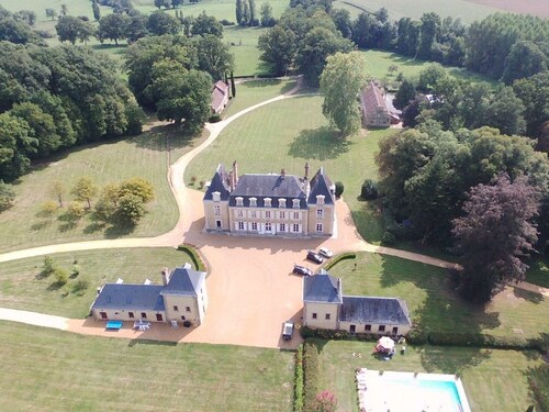 Luxurious 4BR Manor with Private Pool and Modern Amenities, Close to Le Mans Circuit