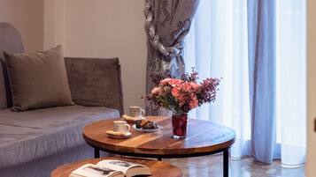 Leilighet – comfort | Oppholdsområde | En 55-tommers smart-TV med digitale kanaler