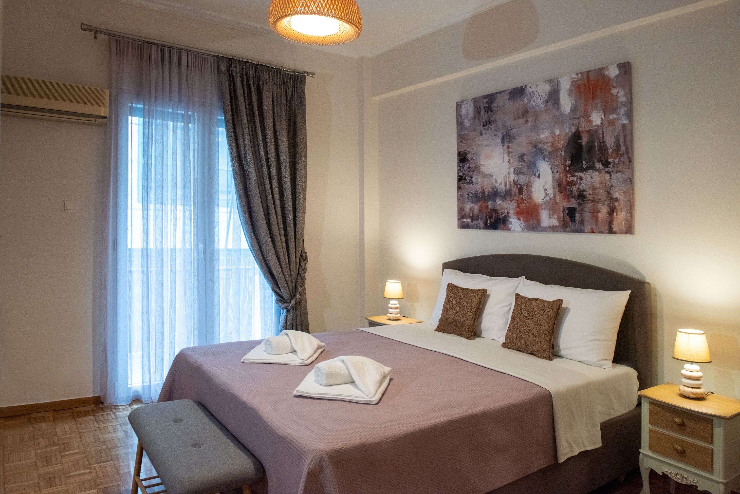 Leilighet – comfort | Allergitestet sengetøy, safe på rommet, blendingsgardiner og lydisolert