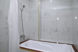 Grand Apartment | Bathroom | Hair dryer, towels - Thành Vinh hotel & Apartment (Ho Chi Minh City)
