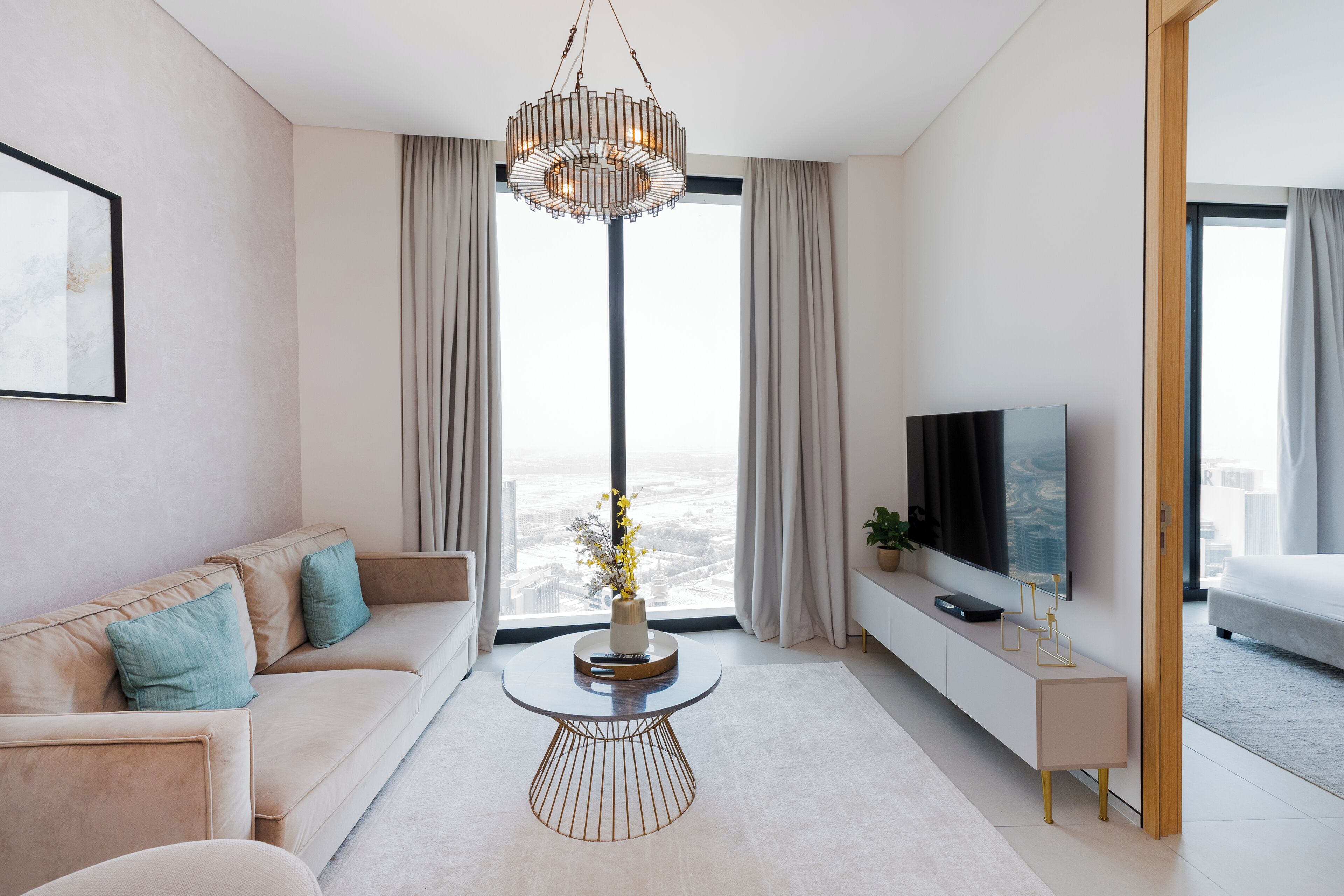 Apartamento estándar, 1 habitación, vistas al puerto deportivo | Zona de estar | Televisión LCD de 55 pulgadas con canales digitales