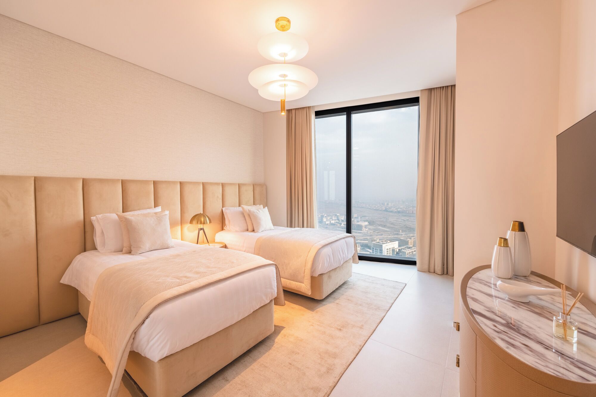 Apartamento superior, 4 habitaciones, vistas al mar | Ropa de cama de alta calidad y decoración individual