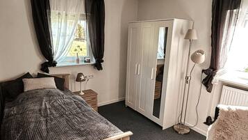 4 bedrooms, free WiFi, bed sheets, wheelchair access
