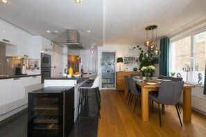Fridge, dishwasher, electric kettle, toaster - Ocean Edge (St Ives)