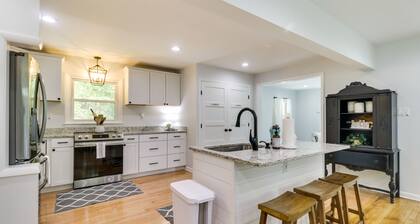 Bright 2BR cottage near Nelson 151 with open living spaces