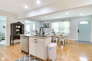 Interior - Cozy Getaway | Near Veritas & Blue Ridge Tunnel | Modern Comforts (Afton)